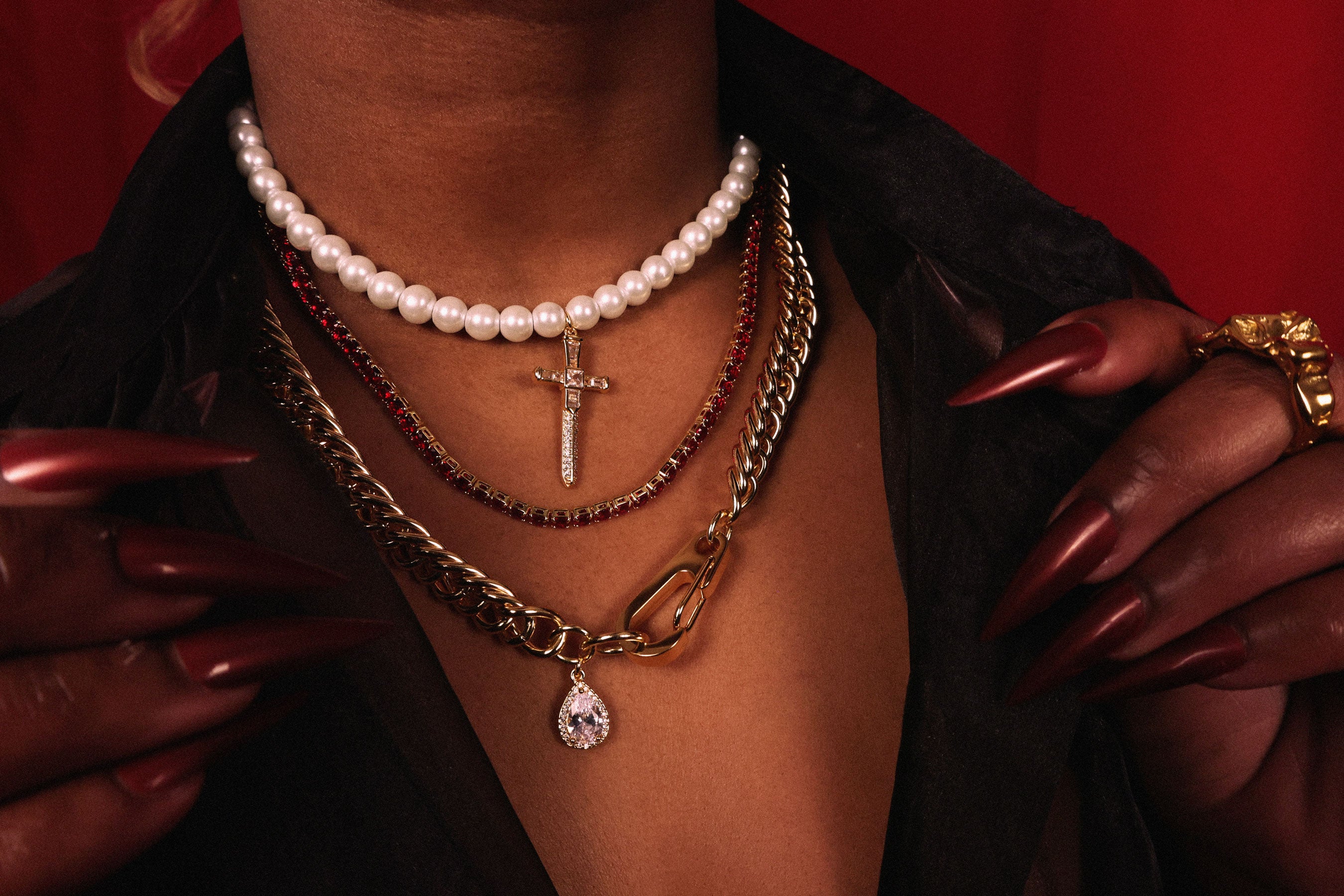 Persuasive Pearl Choker