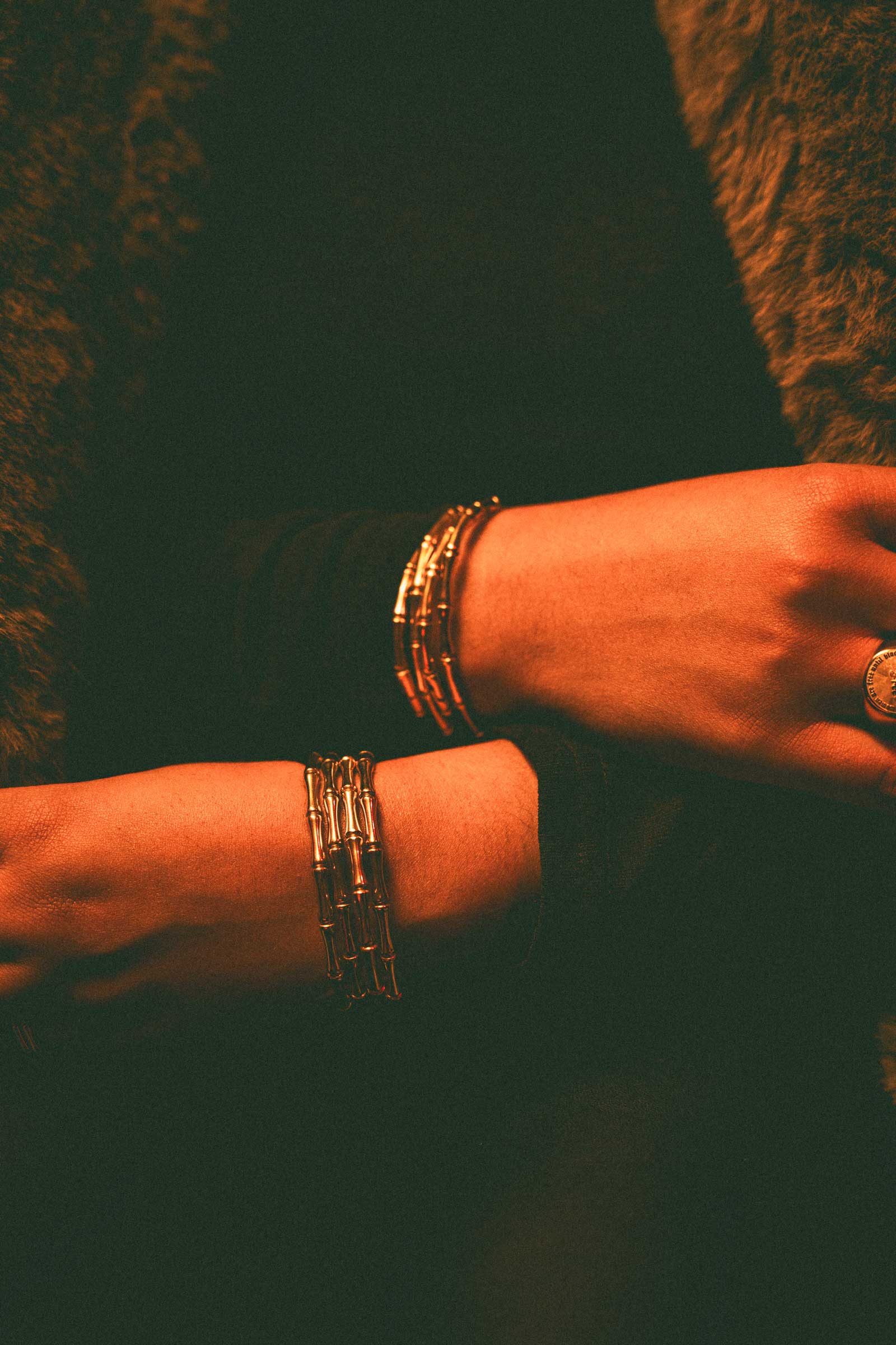 shuo シュオ k18ゴールド バングル Bangle Oshun Hinged Bangle Set | 18K Gold Plated Waterproof | Sucré Couture